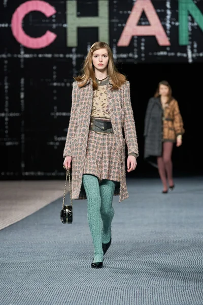 Look 13